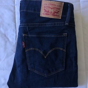 Levi’s 711 Skinny Jean Size 26 Dark Wash